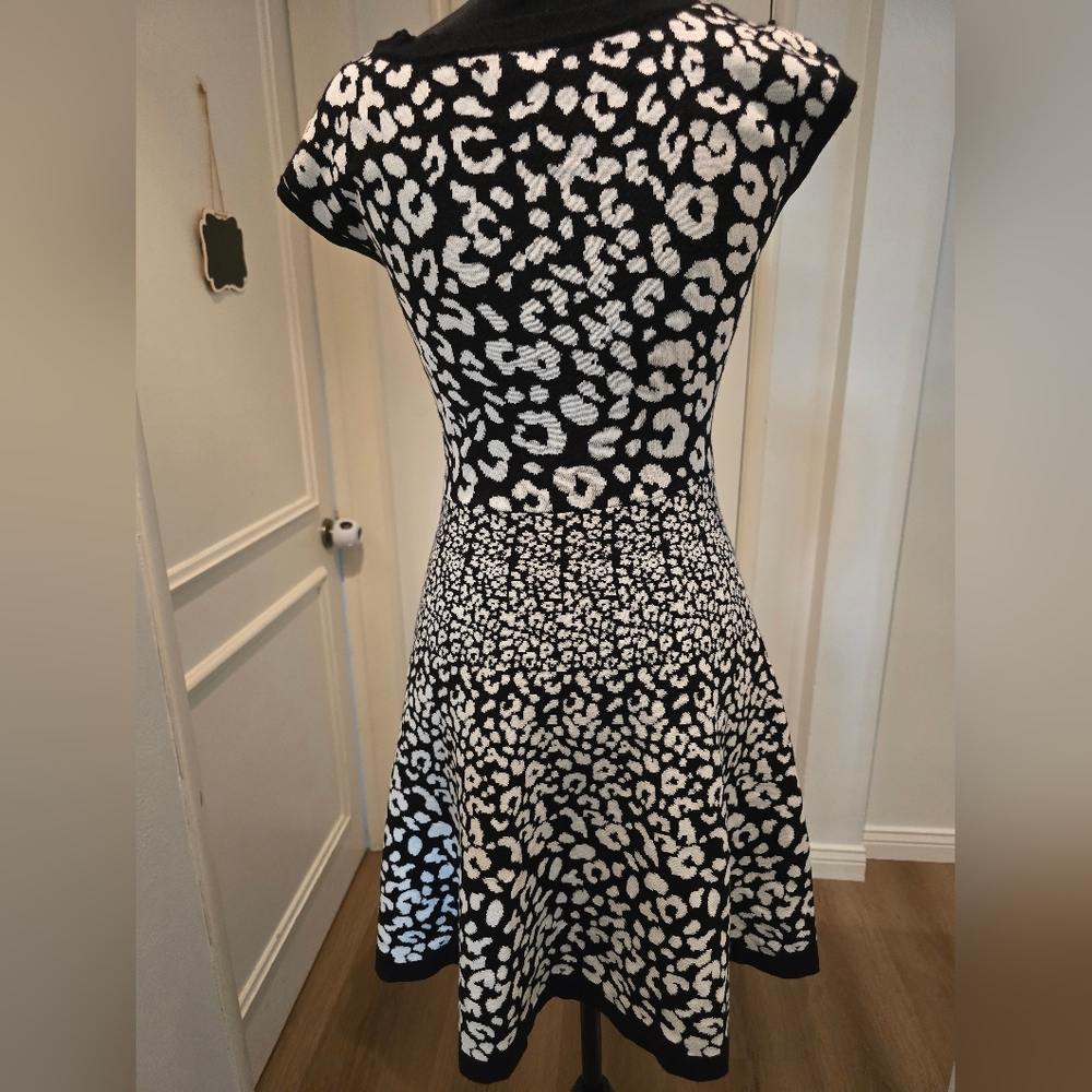 Candie's Black and White Patterned Mini Dress - Picture 5 of 6